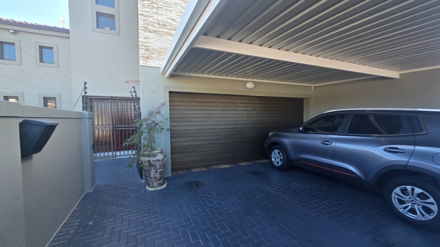 5 Bedroom Property for Sale in Sunningdale Western Cape